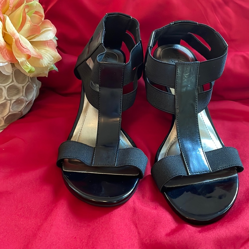 Black wedge